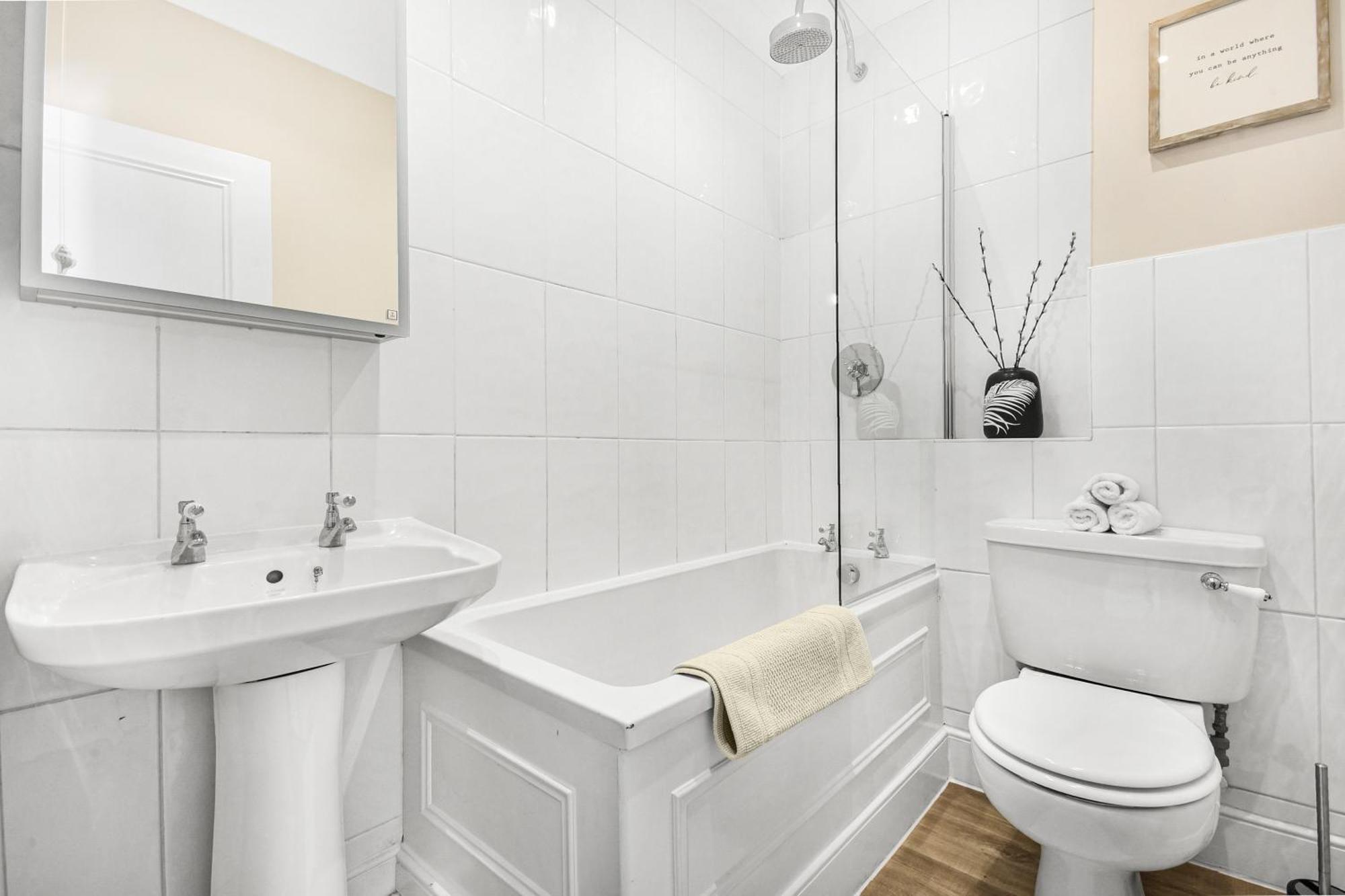 Lovely Large 1 Bed Renovated Flat W Balcony & 600Mb Wifi Londres Extérieur photo